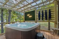 Private Lakefront Spread: BigH2O, Smokehouse, Spa, Firepits, Fence, PETS