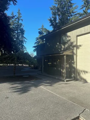 The Sequim Tree House is a spacious one bedroom with a bonus room for more guest