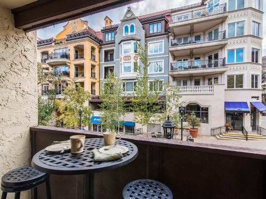 100 Steps to Gondola!  A/C, Steps to multiple restaurants, shops, and rentals!