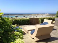 'LE PARADIS BLEU' house "feet in the water" and facing the typically Breton port Hotel a Plouescat