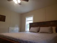 Cozy 2BR Cabin/home 7 miles from Glacier Park!