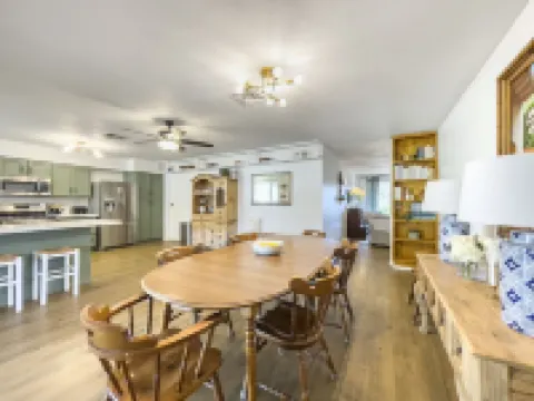 Garden House with 2 Kings, Playroom, and Pool!