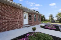 Lovely, Country Apartment, Just Minutes From Town