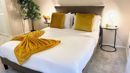 Cozy and Quiet/pool/gym/free parking/10 min to LAX