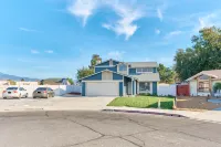 Mountain Oasis Home with Pool- Pet friendly