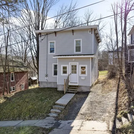 City Gem! 3 Miles from CASV/1 Mile from SUNY