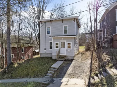 City Gem! 3 Miles from CASV/1 Mile from SUNY
