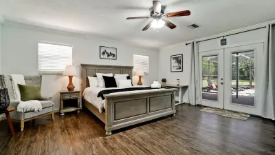 4 Bd w 3 King 4Ba 1.2acres htd salt pool private!