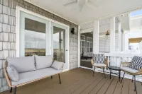 180° Views - 2 King Beds & 4 Queen Beds - 222 Steps to Beach