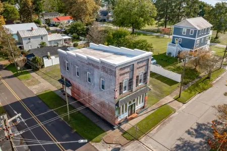 Unique 2 Bedroom Condo | Water View of New Bern