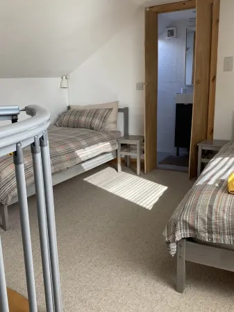 Tigh Beag Mhor Beautiful  Renovated semi detached bungalow in Aviemore. Отели рядом с достопримечательностью «The Coylumbridge Hotel FUNHOUSE»