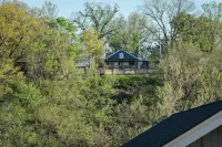 Boho Condo with Pool & Fitness Center—Next to Branson Landing—Pet Friendly!