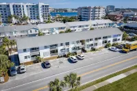 NEW Romantic Luxury Condo 1BD/1BTH - 5 min walk to the beach in heart of Destin