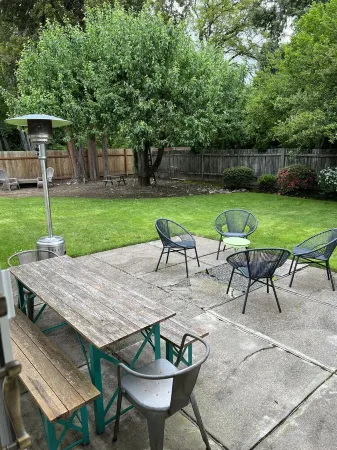 Spacious, Stylish, Quiet, Two Bedroom - Autzen/Oakway/Kid-Friendly Отели рядом с достопримечательностью «KLCC»