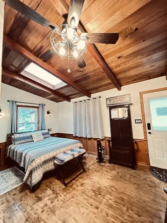 Cozy, Clean, and Private. Close to Yosemite