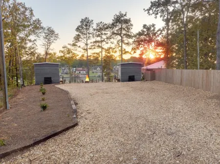 Waterfront Luxury Tiny Home 360 North on Wilson Lake Close to Robert Trent Jones