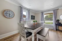 NEW Updated Farmhouse in Custer - 2 Blocks from Main Street!