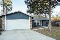Orange Blossom Retreat | Hot Tub, Pool, and Game Room! 大眾超市（獵人十字店）附近的飯店