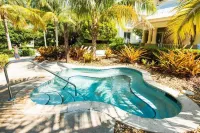 Brand New Listing!  Beautiful - Upscale newly remodeled Modern Tropical Oasis! - Badekar