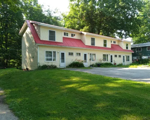 Cozy Up-North Townhouse Bungalow Hotels in Pleasantview Township