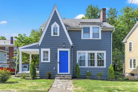 Hot Tub, Beautifully Renovated Historic Home in the Heart of the Bourbon Trail