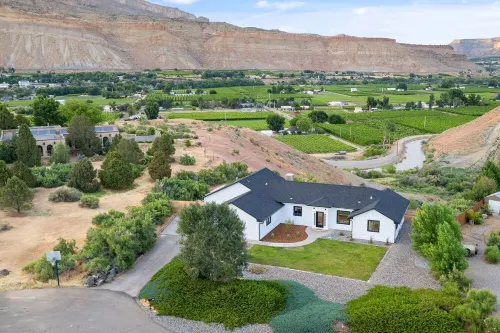 Brand New Palisade Listing - The Mesa ViewHouse!