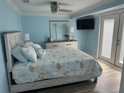 Island Cottage in Quaint Matlacha Florida. Amazing island life is a click away… Hotels in Matlacha