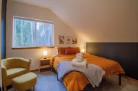Plan for Fall Now! Sleeps 8 - Hot Tub - Fire Pit