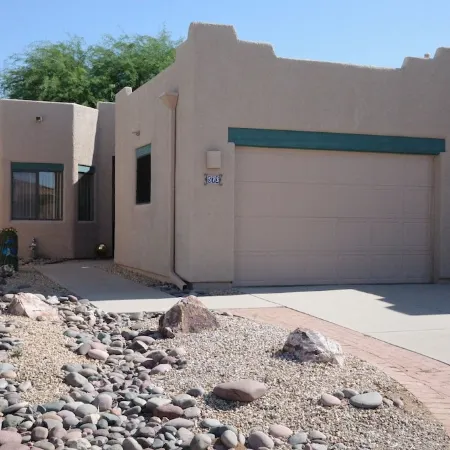 Charming 2-bedroom townhome in Green Valley w/ WiFi, Grill, Patio, Near trails