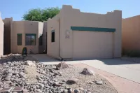 Charming 2-bedroom townhome in Green Valley w/ WiFi, Grill, Patio, Near trails