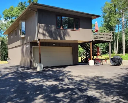 2 Bedroom Coach House, Green Lake, WI Hotels in Green Lake County
