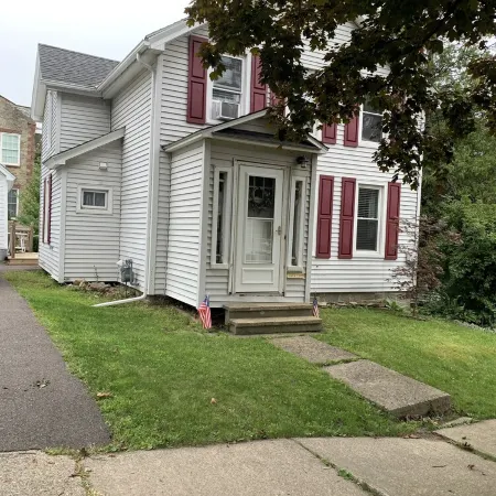 Charming and newly-renovated 1850's house in quiet residential neighborhood