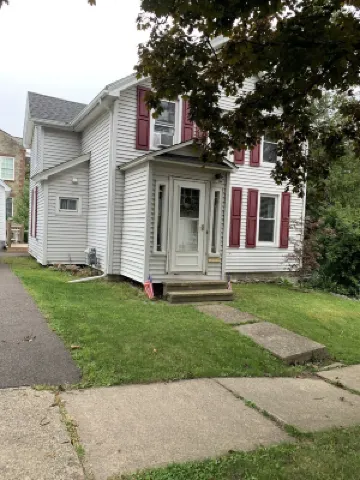 Charming and newly-renovated 1850's house in quiet residential neighborhood