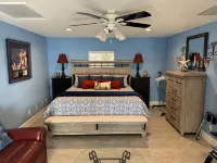 Island Trail's Sunset Cottage on Beautiful Lake Murray - Now with King Size bed! Hotels near Walmart Supercenter