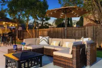 Lux Stay w/ Sauna, BBQ, Firepit, Outdoor Dining, Air Hockey Close to Hard Rock !