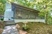 Unique Cabin - near VT, Radford U, Pete Dye Golf Course, New River, Claytor Lake 라드퍼드 대학 주변 호텔