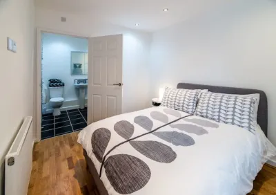 Modern, Stylish 1 Bedroomed Apartment Hotels near COOK West Bridgford