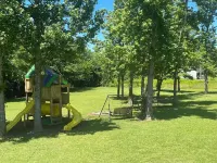 Cabin retreat on beautiful Lake Guntersville!  Perfect for families/fisherman!