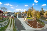 Spacious 5BR/3BA + Game room, Tacoma Home w/ Covered Deck & Fireplace Hotels near Kandle Skatepark