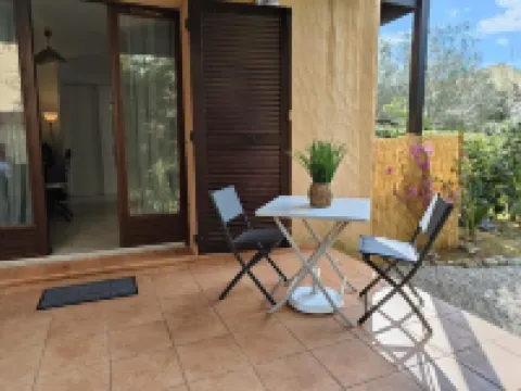 Studio à 150 m de la Plage D'agosta et des Commerces Hotels in Albitreccia