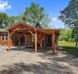 Beautiful Cabin in a great neighborhood and minutes from Baton Rouge!! Hotel a Denham Springs
