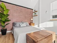 Spacious Industrial Style Guesthouse Hotels in Riverview
