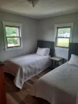 2-bedroom cottage sleeps 5 just a short walk to Torch Lake