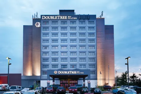 DoubleTree by Hilton Hotel Springfield Отели рядом с достопримечательностью «Pythian Castle»