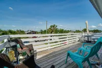 Nash Shell Beach Cottage, Sleeps 8. Walk to the beach, Pets considered.