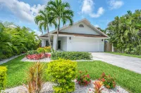 Pool/Spa Home biking distance to the beach!