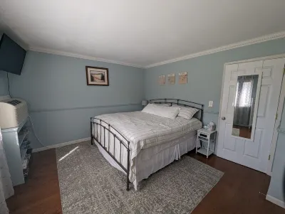 Quaint, quiet condo minutes from Lake Geneva