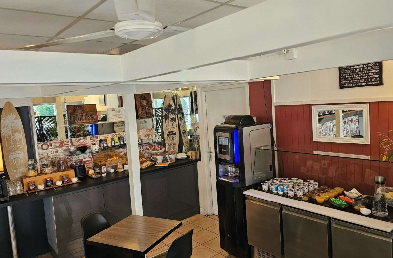Brit Hotel Essentiel Pau Lescar photo 3