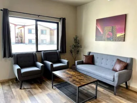 Cozy Wolf Lodge — Unit 3 Отели в г. Гардинер