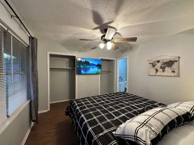 Piney Woods 5  - King Bed Arkansas Convention Center附近的飯店
